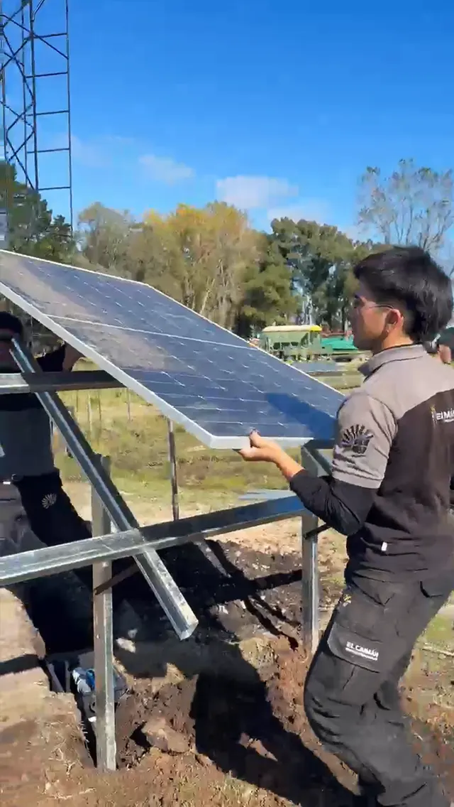 Molino de viento instalado por El Caimán